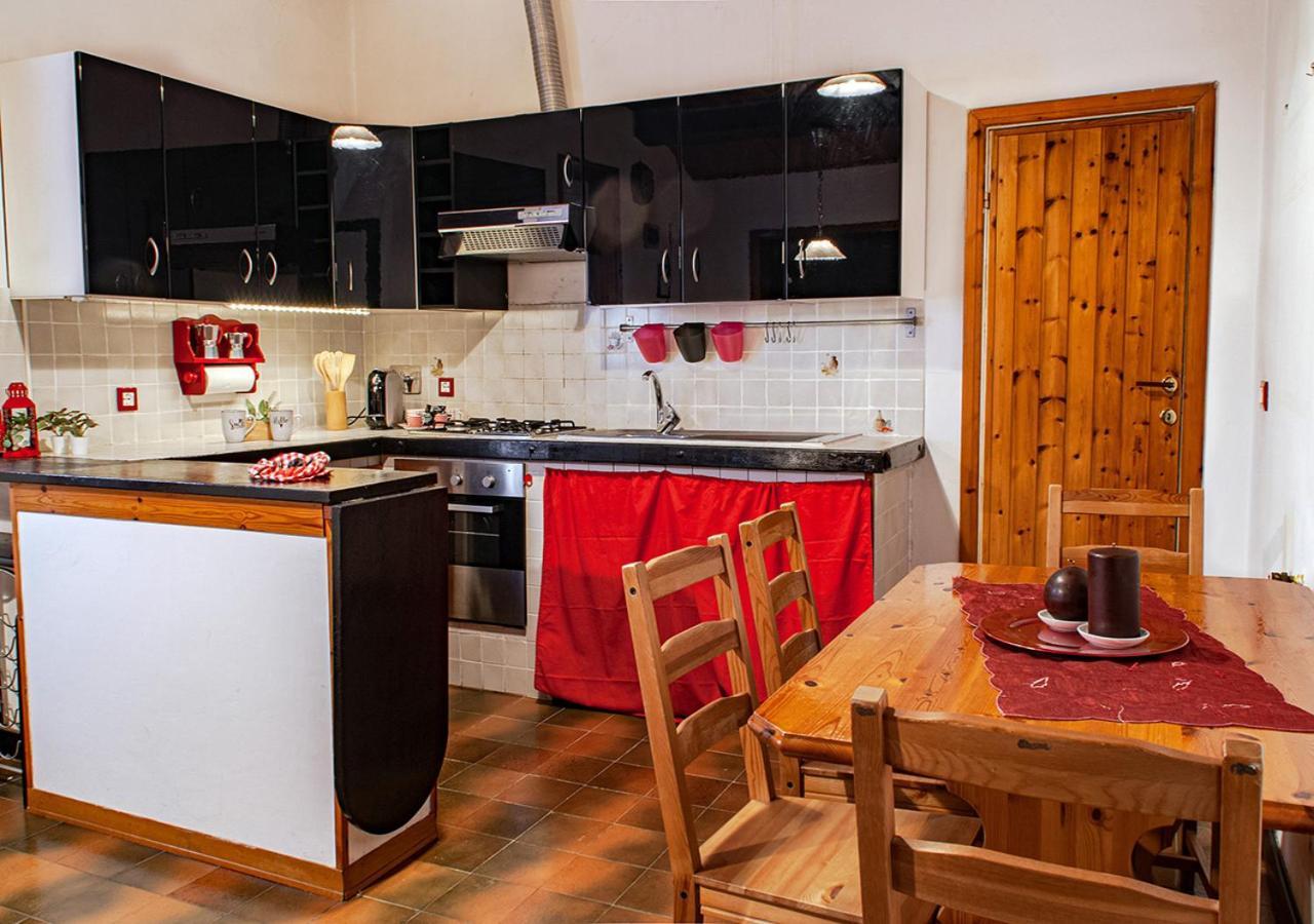 Appartement Il Rifugio A 3 Minuti Dai Traghetti à Livourne Extérieur photo